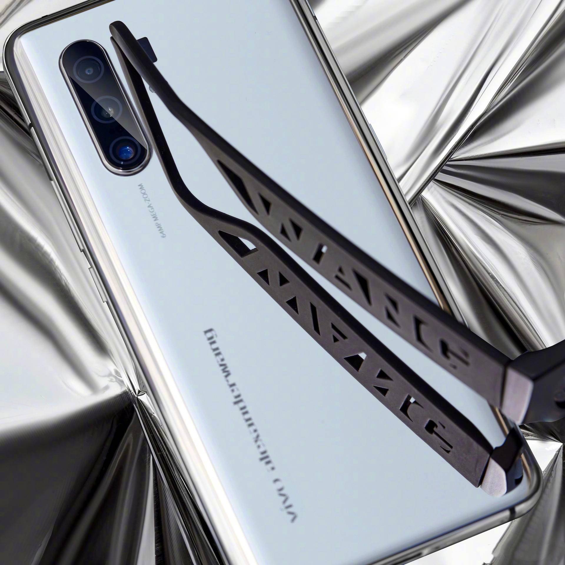 vivo手机的颜值一直在行业负有盛名,这次的vivo x30系列aw联名限定版