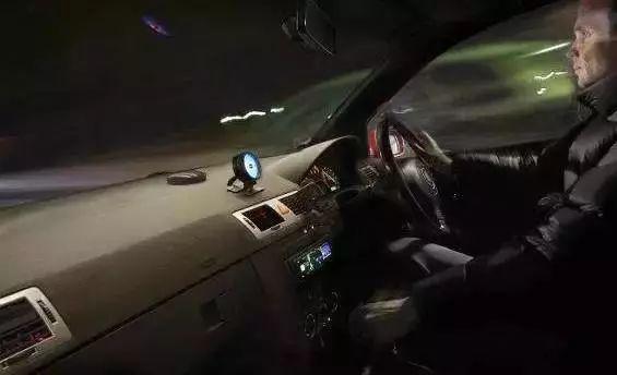 夜间行车视线受限,这些驾驶技巧须掌握!_搜狐汽车_搜狐网