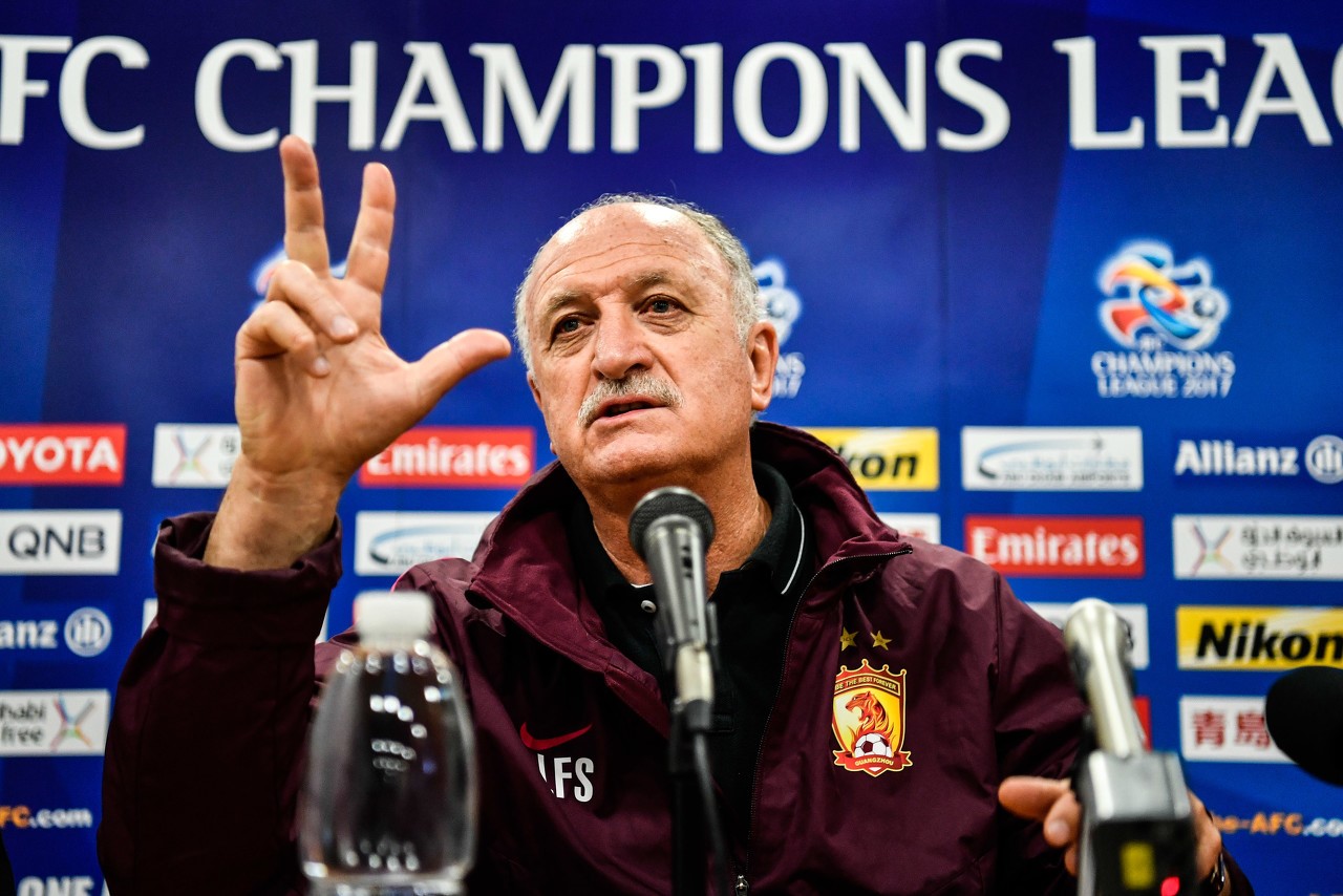 率队重返巅峰,也为惨案背锅,与中国足球结缘的巴西老帅_斯科拉里