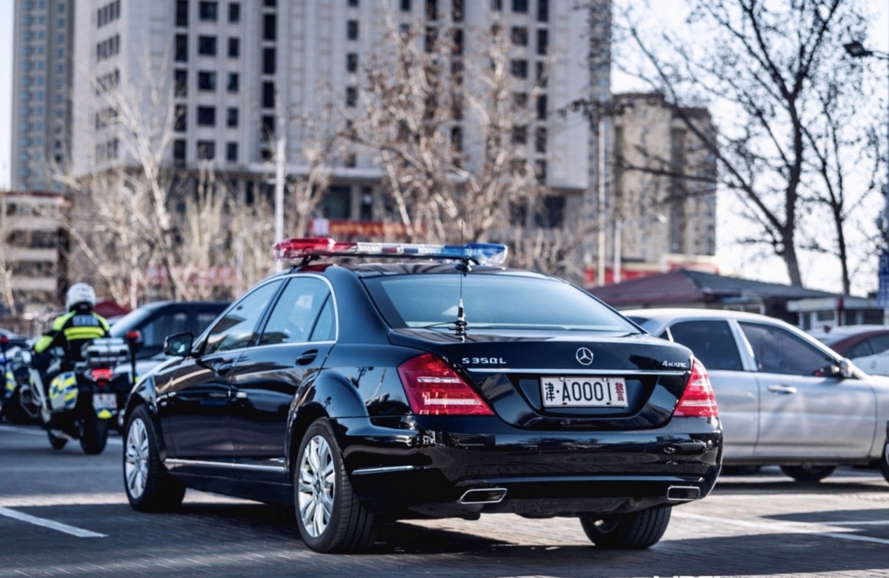 各地援鄂医疗队回归众多护卫车里这台亮翻全场