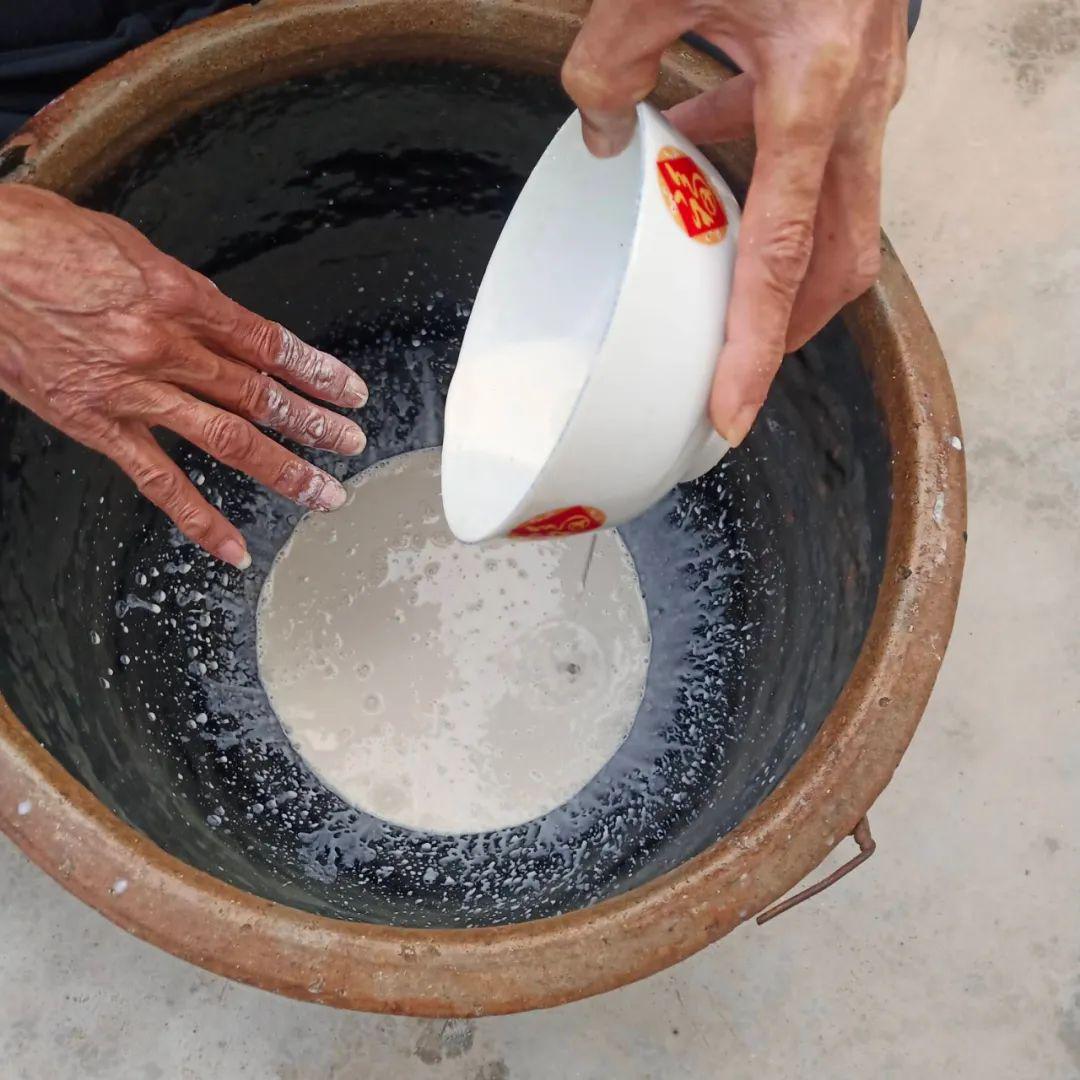 祖传客家豆腐制作全过程曝光您觉得会比机器做的好吃吗