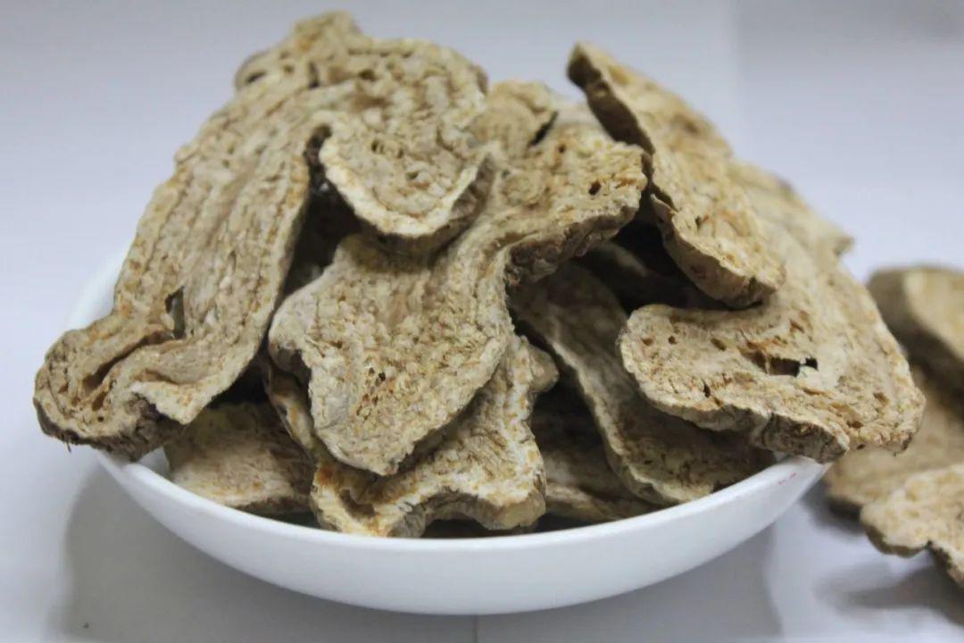 但是如果脾内有湿,单纯的喝黄芪山药作用不大,可以加一点白术,茯苓把