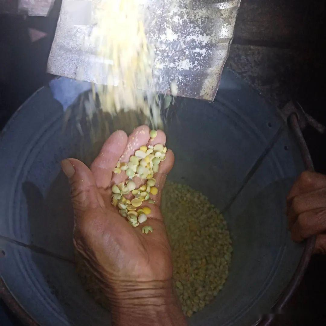 祖传客家豆腐制作全过程曝光您觉得会比机器做的好吃吗