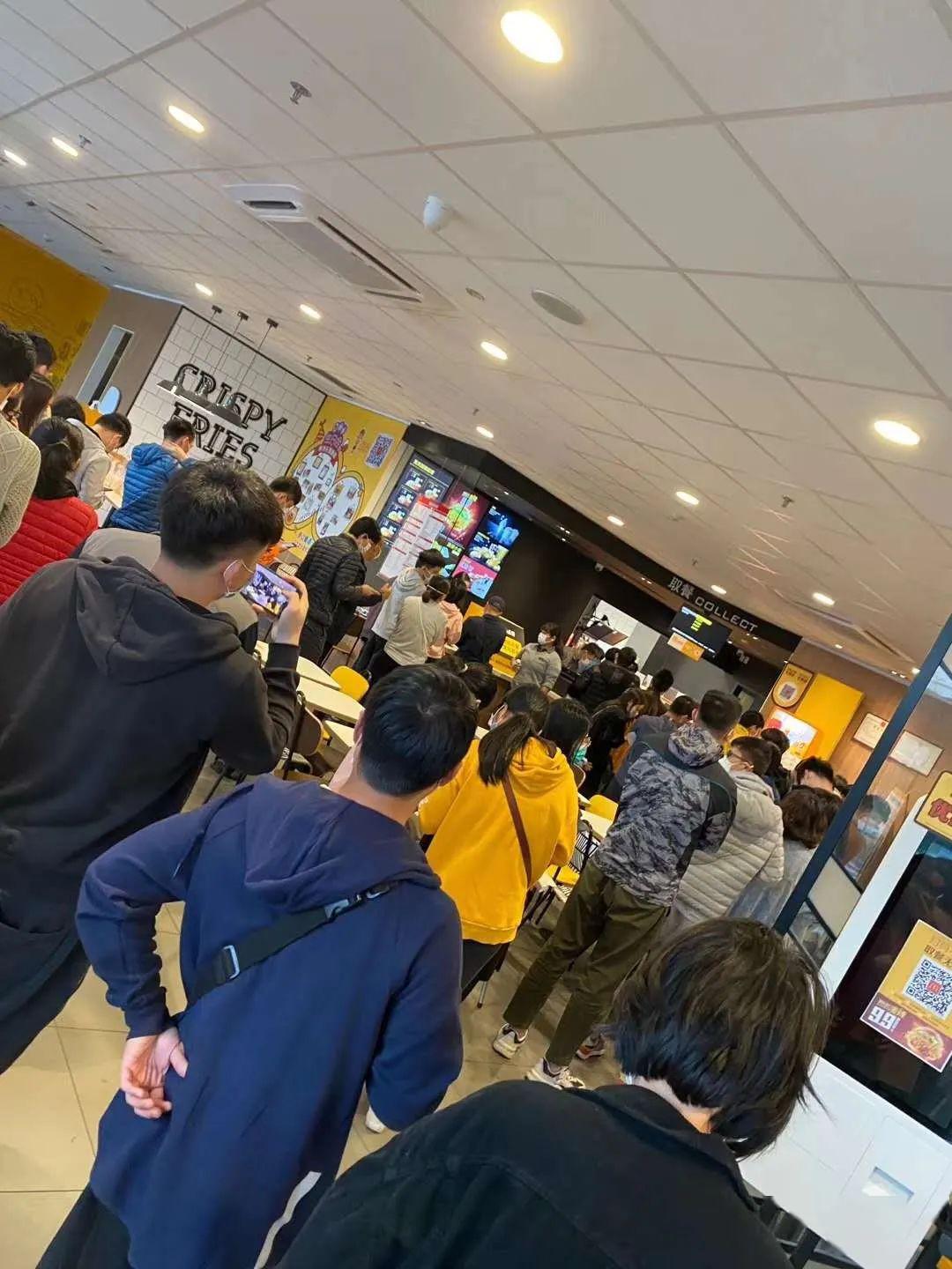 没想到买个麦当劳也要这样排队如果是你