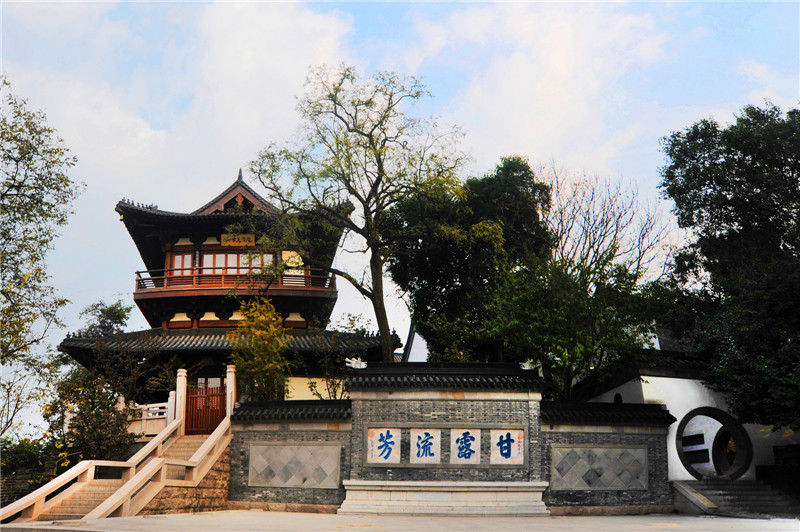 何处望神州满眼风光北固楼