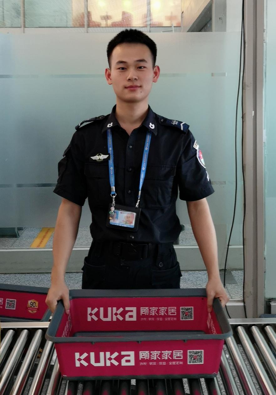 贵阳龙洞堡国际机场安检员杨琦要坚定自己的选择有付出才会有回报