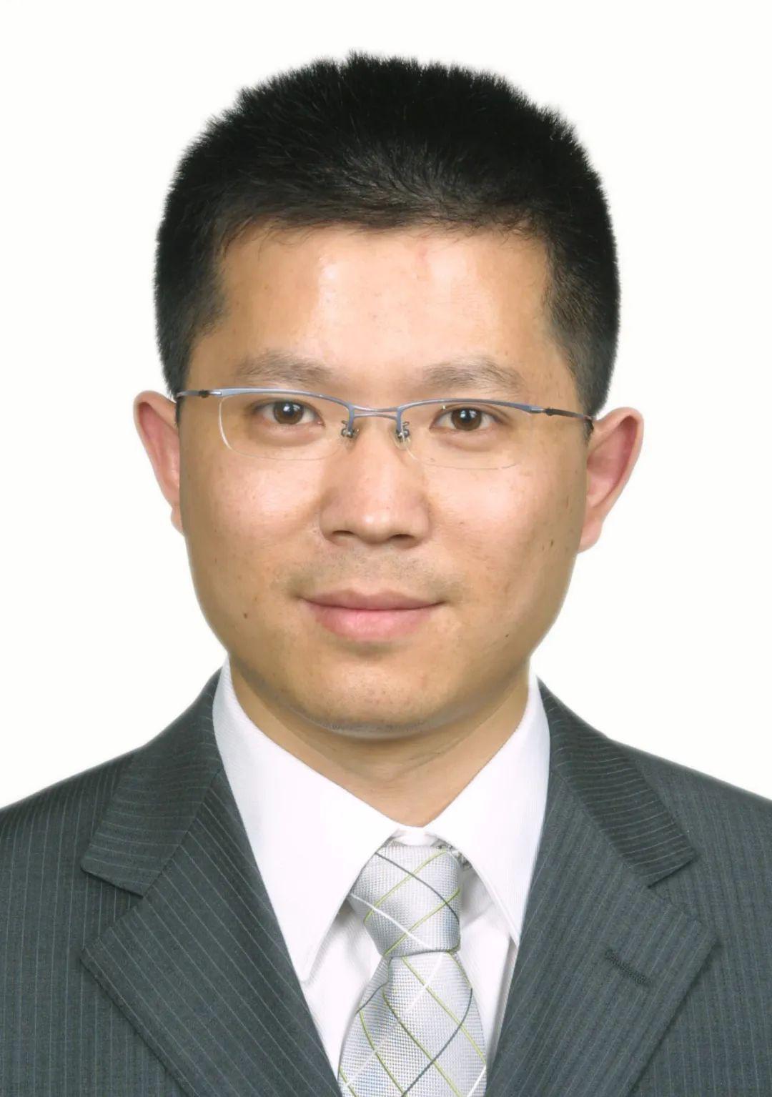 王军华校友于 1999年毕业于上海财经大学财务金融学院保险学专业 于