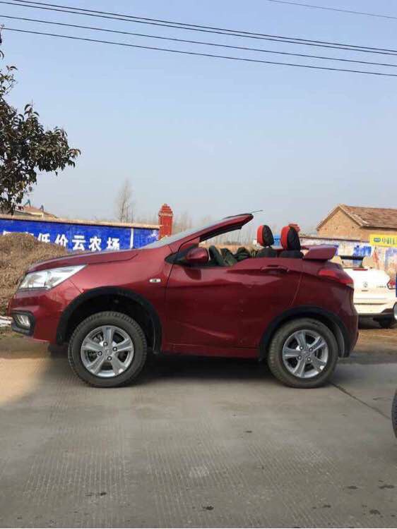 宝骏310红色敞篷跑车很精神原车落地将近4万还挺保值