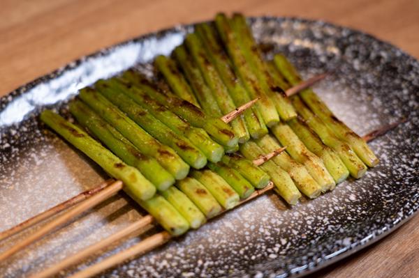 翻滚蒜心-烧嘢热火朝天四人餐-海边美人黄花鱼1份,价值35元炭烧蒜蓉