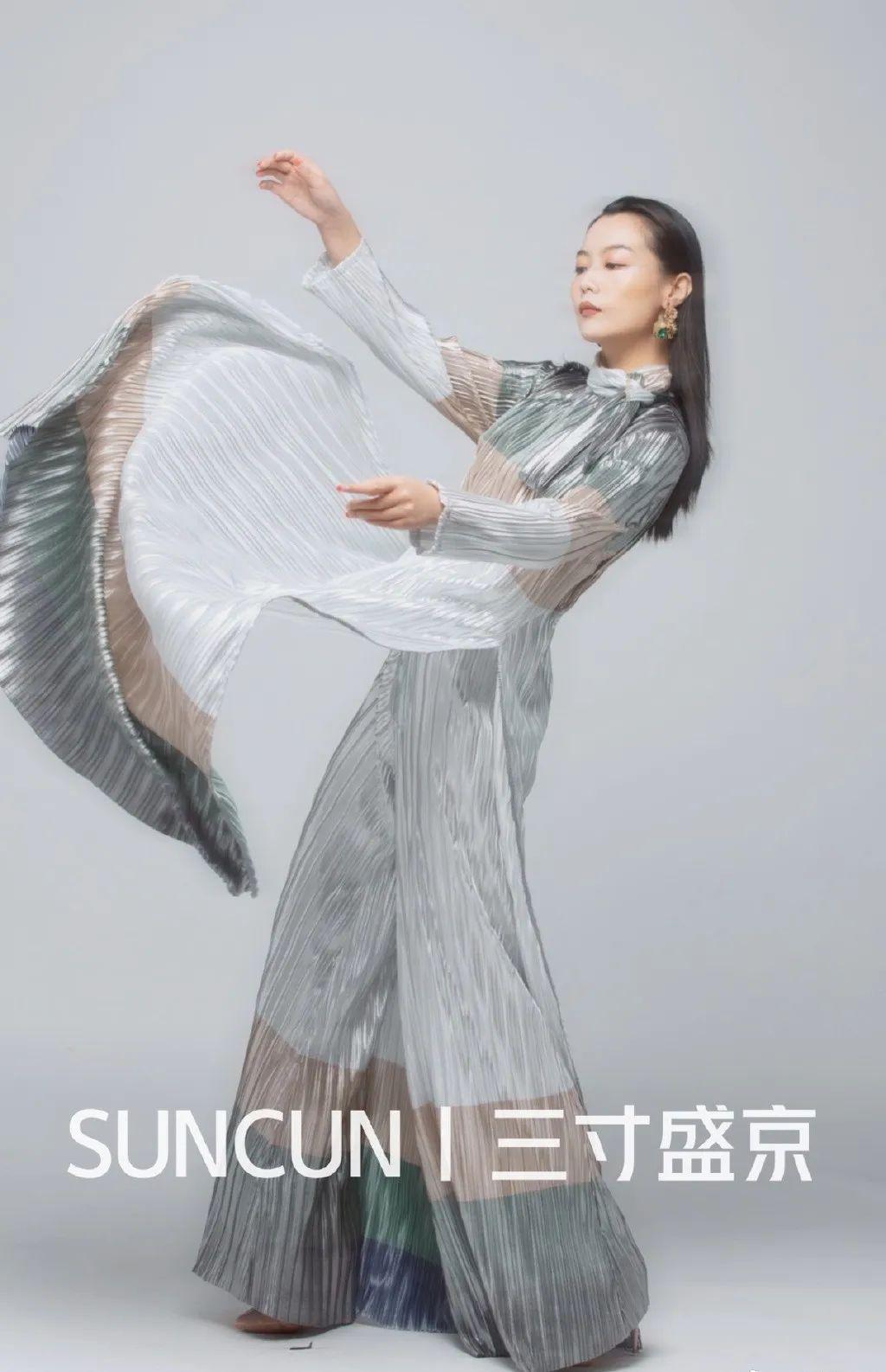 设计师的种子17岁时在心里埋下了25岁的东北男生"张突然"报道过他的