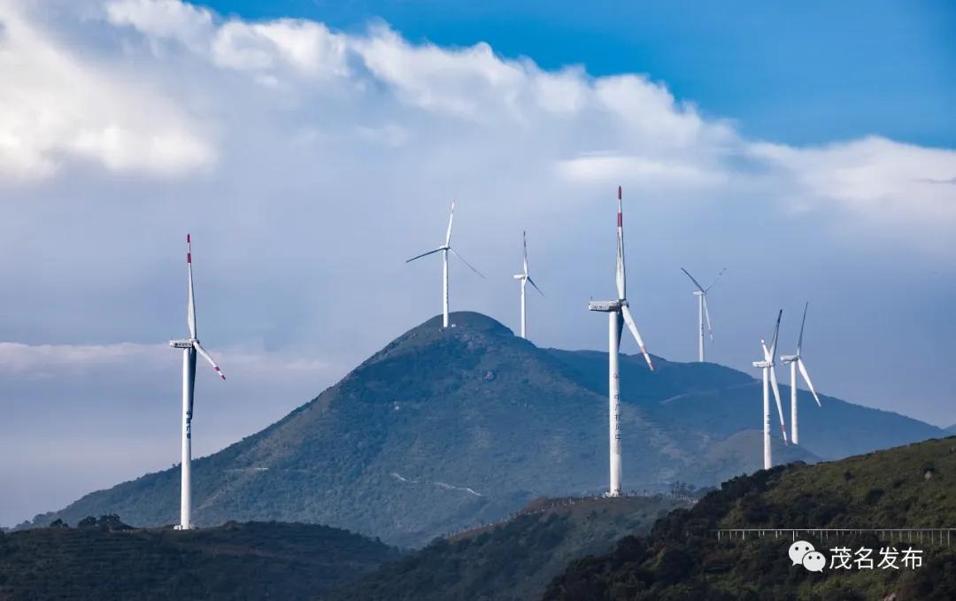大美茂名日出风车云雾走进浮山岭的梦幻景色