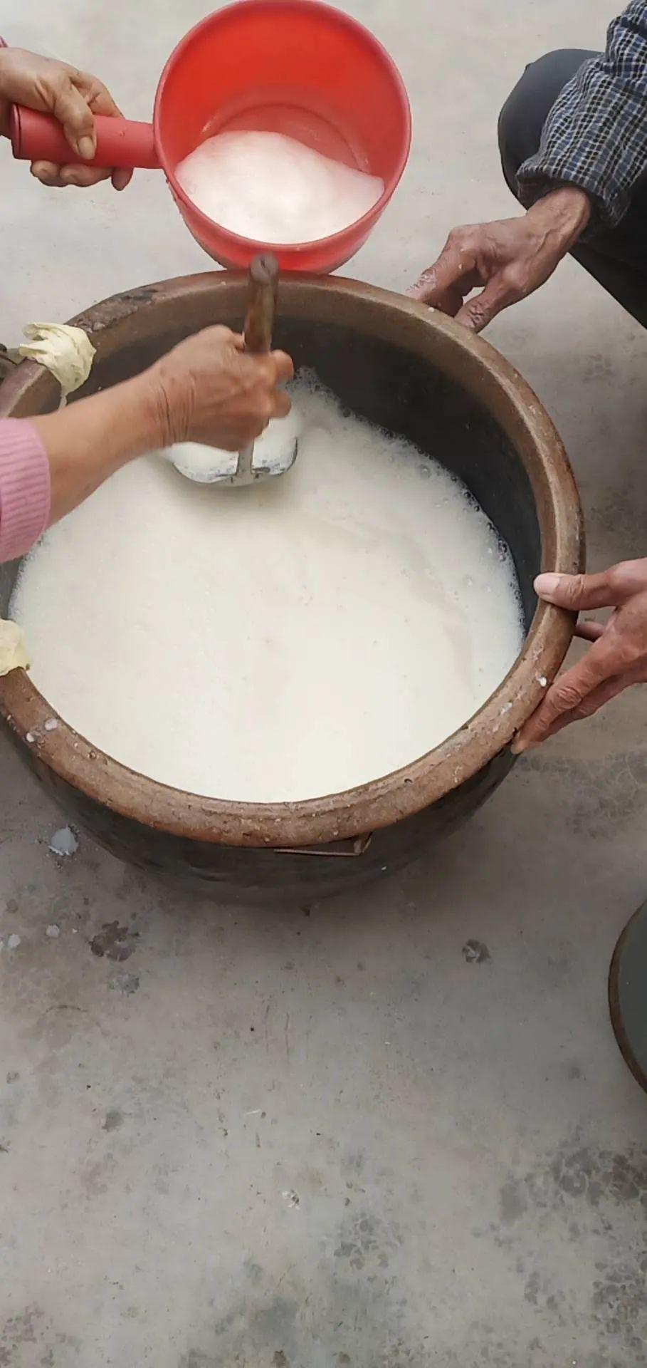 祖传客家豆腐制作全过程曝光您觉得会比机器做的好吃吗