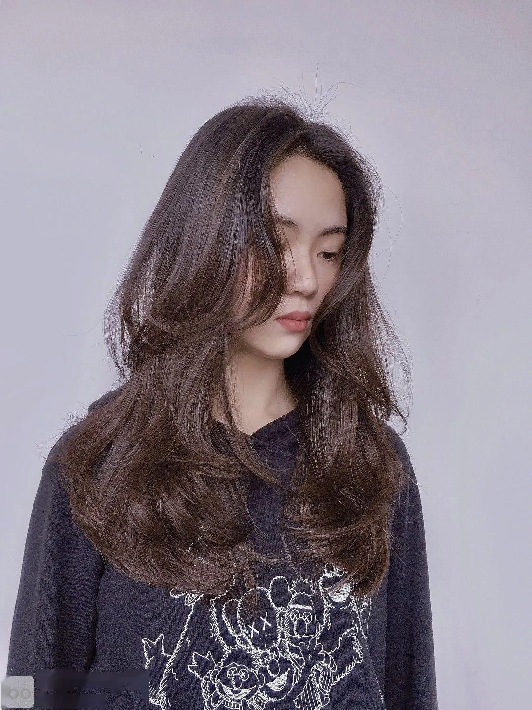 蓬松的头发给颜值加分