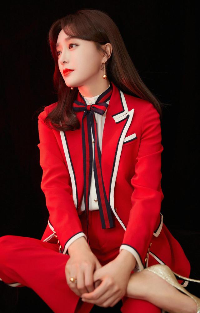 美丽女神"秦岚"红色礼服 优雅靓丽