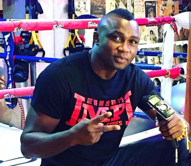 中国美女嫁给黑人拳王结婚五年生两混血儿却遭抛弃原因很无奈