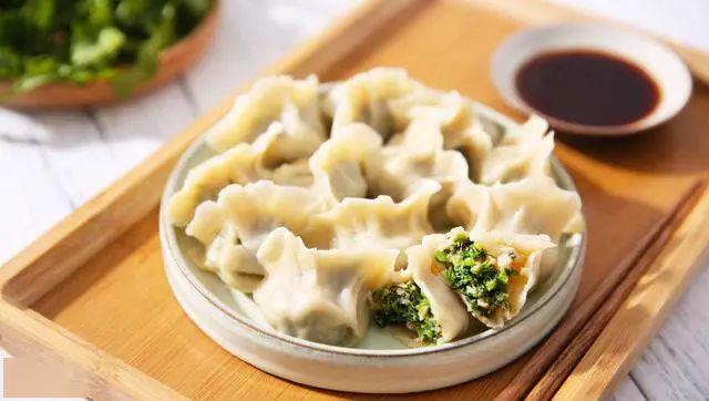 食安潍坊春天的味道一碗鲜嫩多汁的荠菜饺子