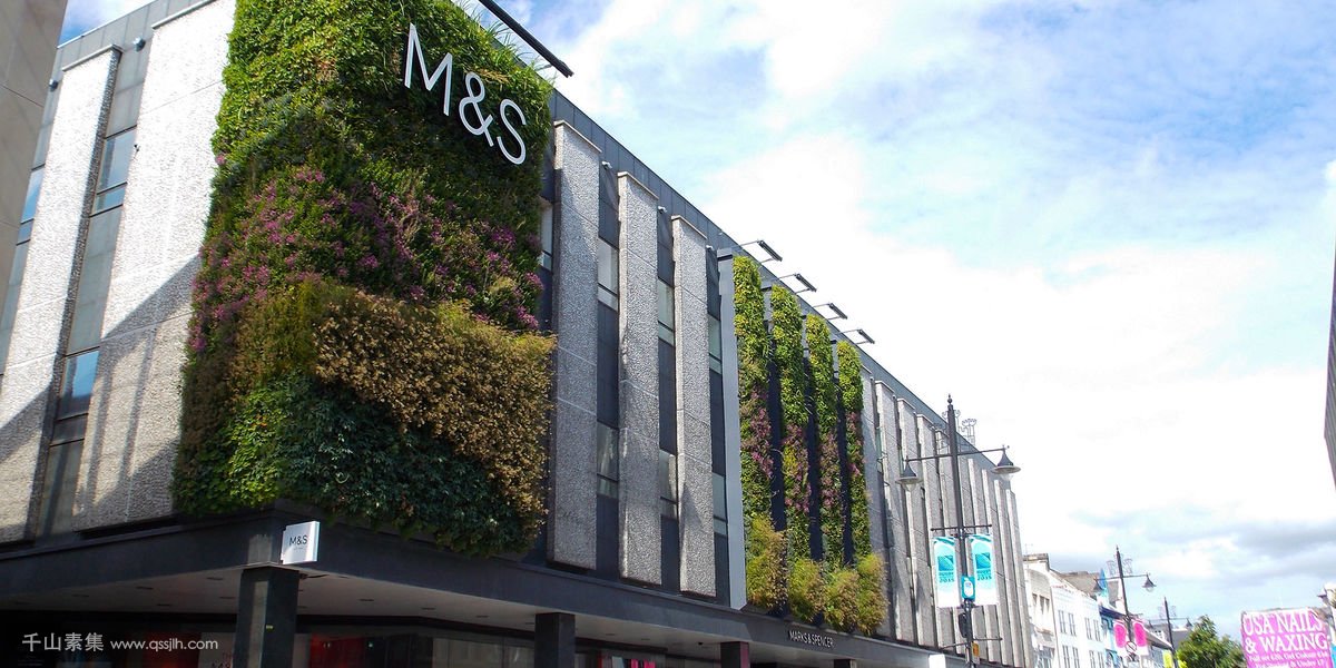 百货商店外墙植物墙凸显品牌实力