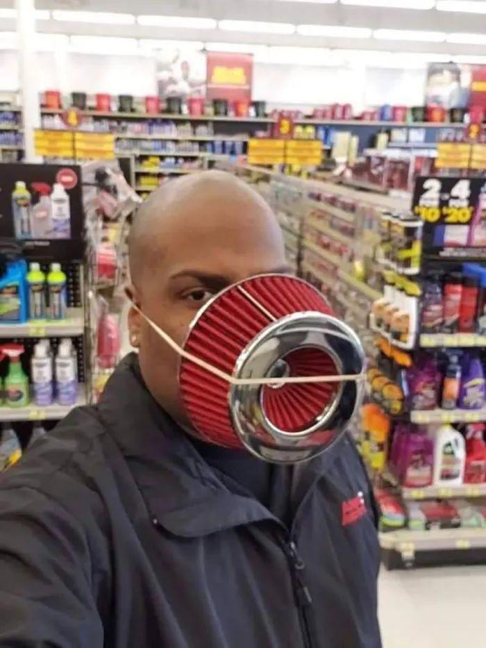 中国人疫情期间搞过的行为艺术在国外重演了