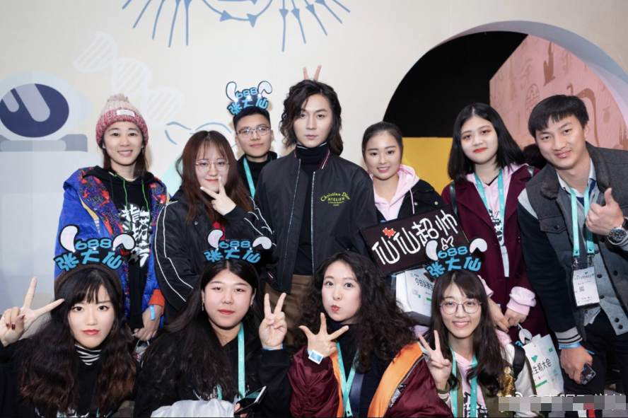 张大仙被女粉丝邀请去吃饭,看到张大仙的回答,我承认我羡慕了