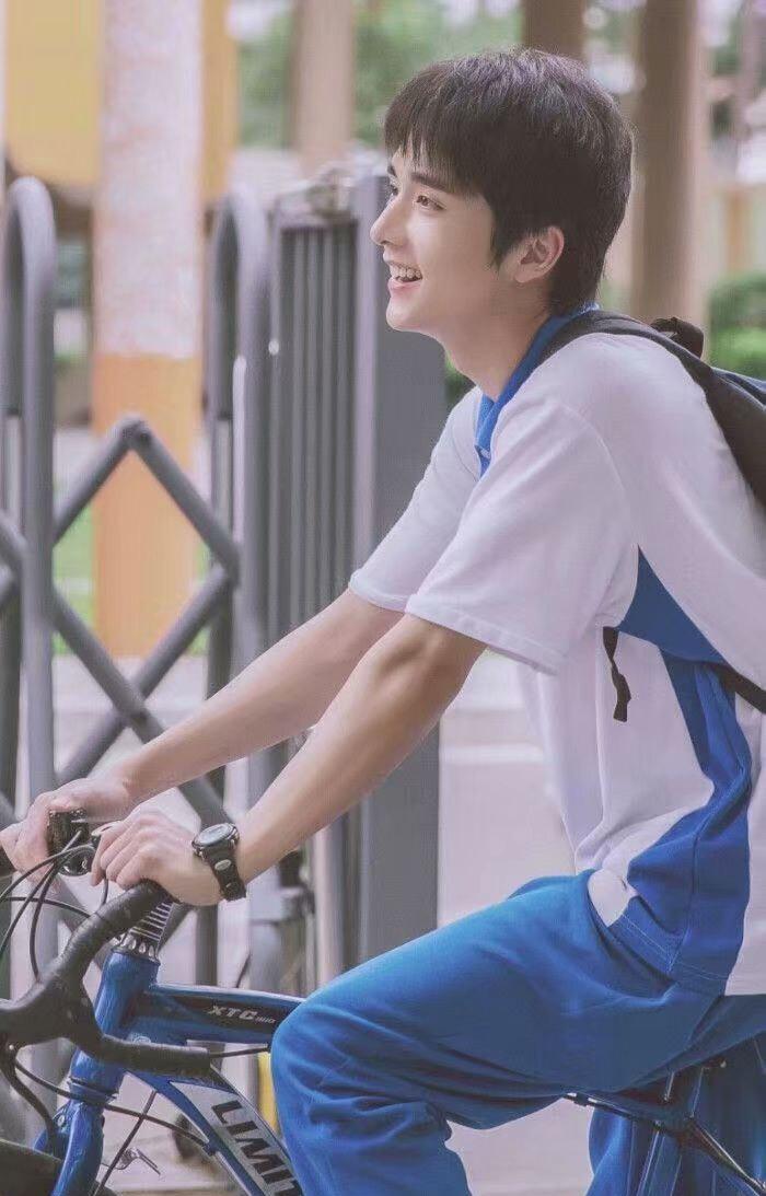 易烊千玺高考分数473华晨宇327再看张新成过于优秀