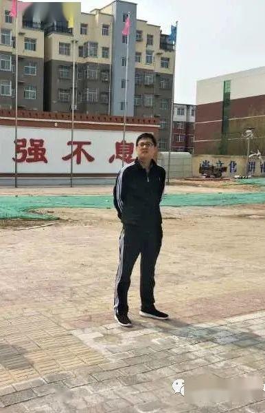 新河县政府副县长张军伟到新河中学就疫情防控及复学准备工作进行调研