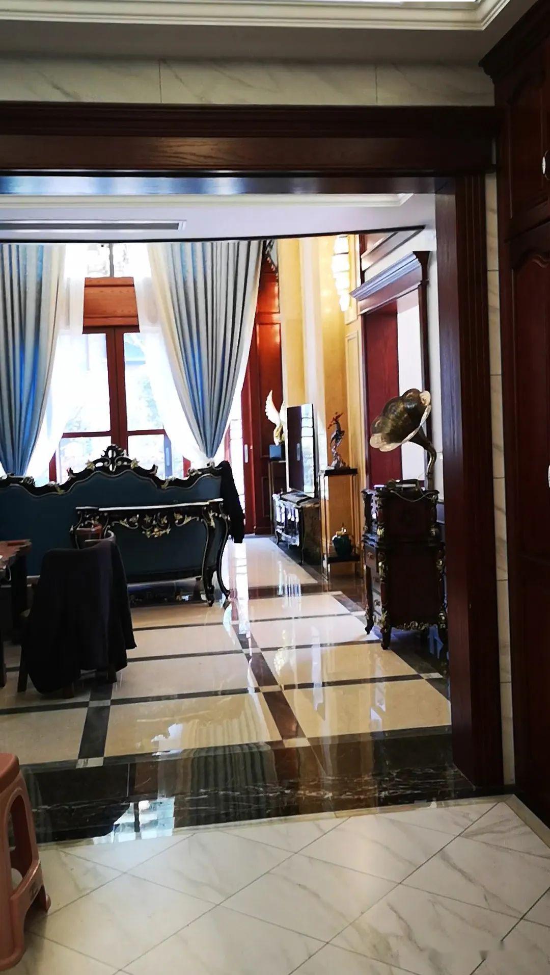 祝贺冯总别墅竣工乔迁