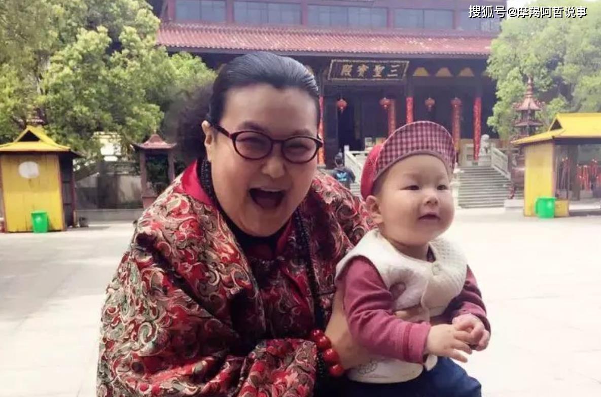 她曾是中国"最胖女演员",为爱100天狂减140斤,今被老公宠上天_谢晶晶