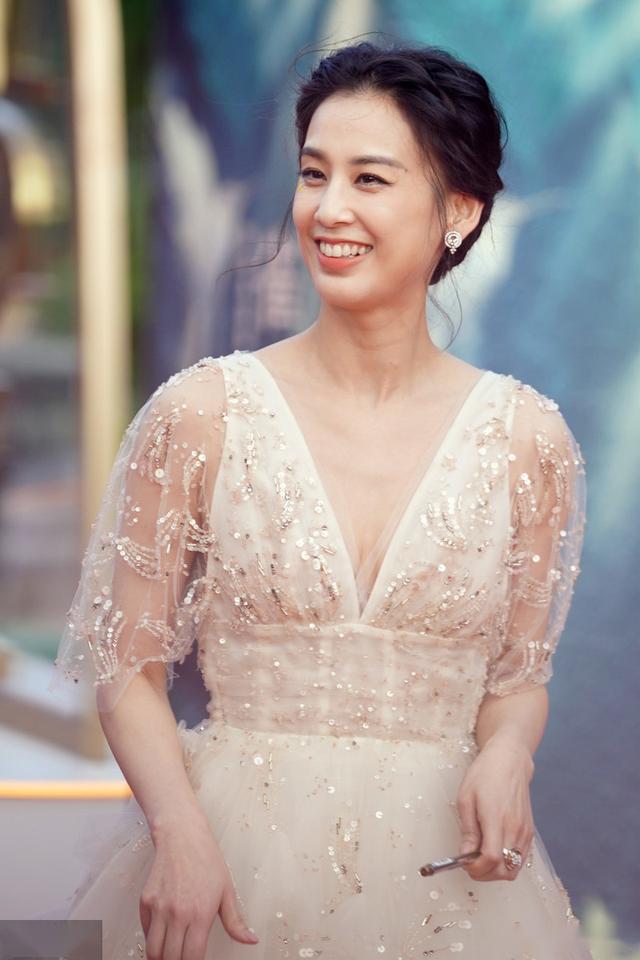 黄圣依 颜值没得说 非常优雅气质