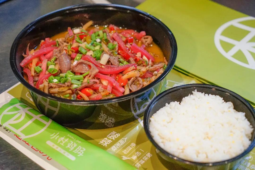 源自成都几天不吃就会想的酸萝卜鸡杂