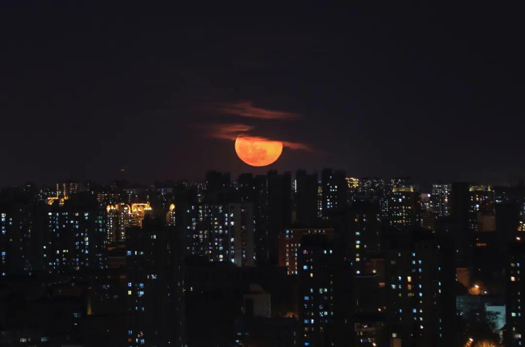 今年最大"超级月亮"来了!明天凌晨现身天宇