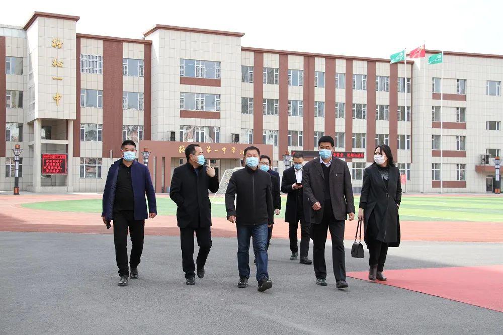 抚松县领导视察抚松一中高三年级开学复课工作
