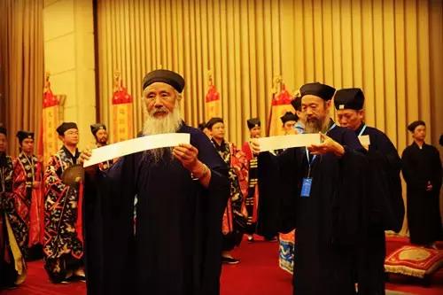 一,道士者,以道为事当我们初入道门,皈依三宝,获得了《皈依证》后