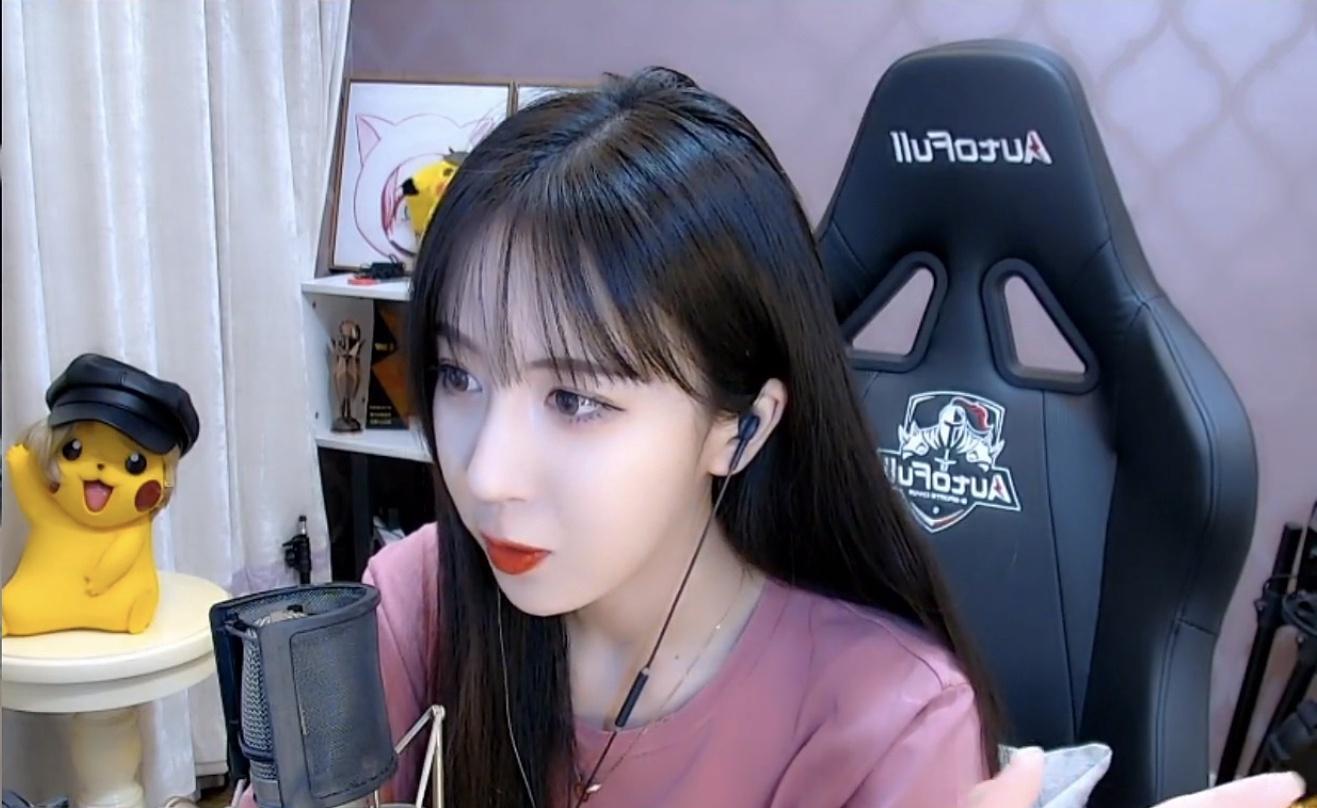 呆妹儿户外直播颜值遭到水友质疑,心态爆炸怒怼黑粉!