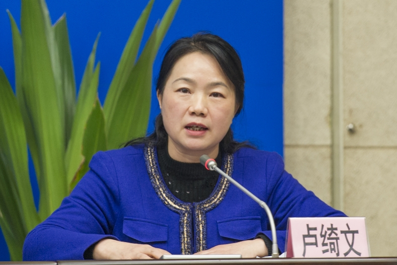 广州市白云区副区长卢绮文南都讯 4月7日,广州市召开第68场疫情防控