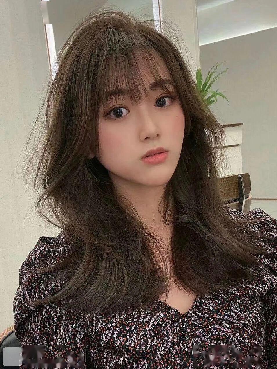 蓬松的头发给颜值加分