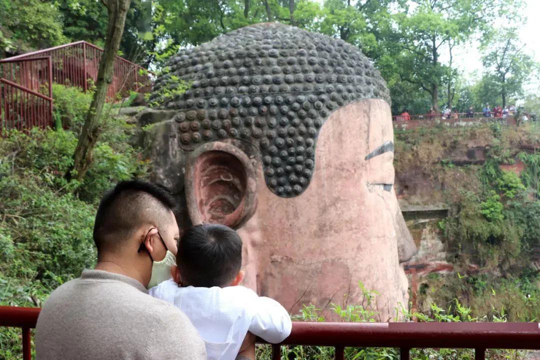 自3月23日我市陆续恢复开放峨眉山,乐山大佛等29家旅游景区以来,景区