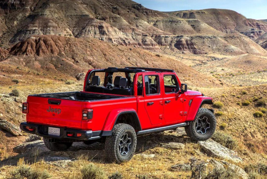 而要说当下的最知名的敞篷皮卡,当属jeep旗下的gladiator 角斗士.