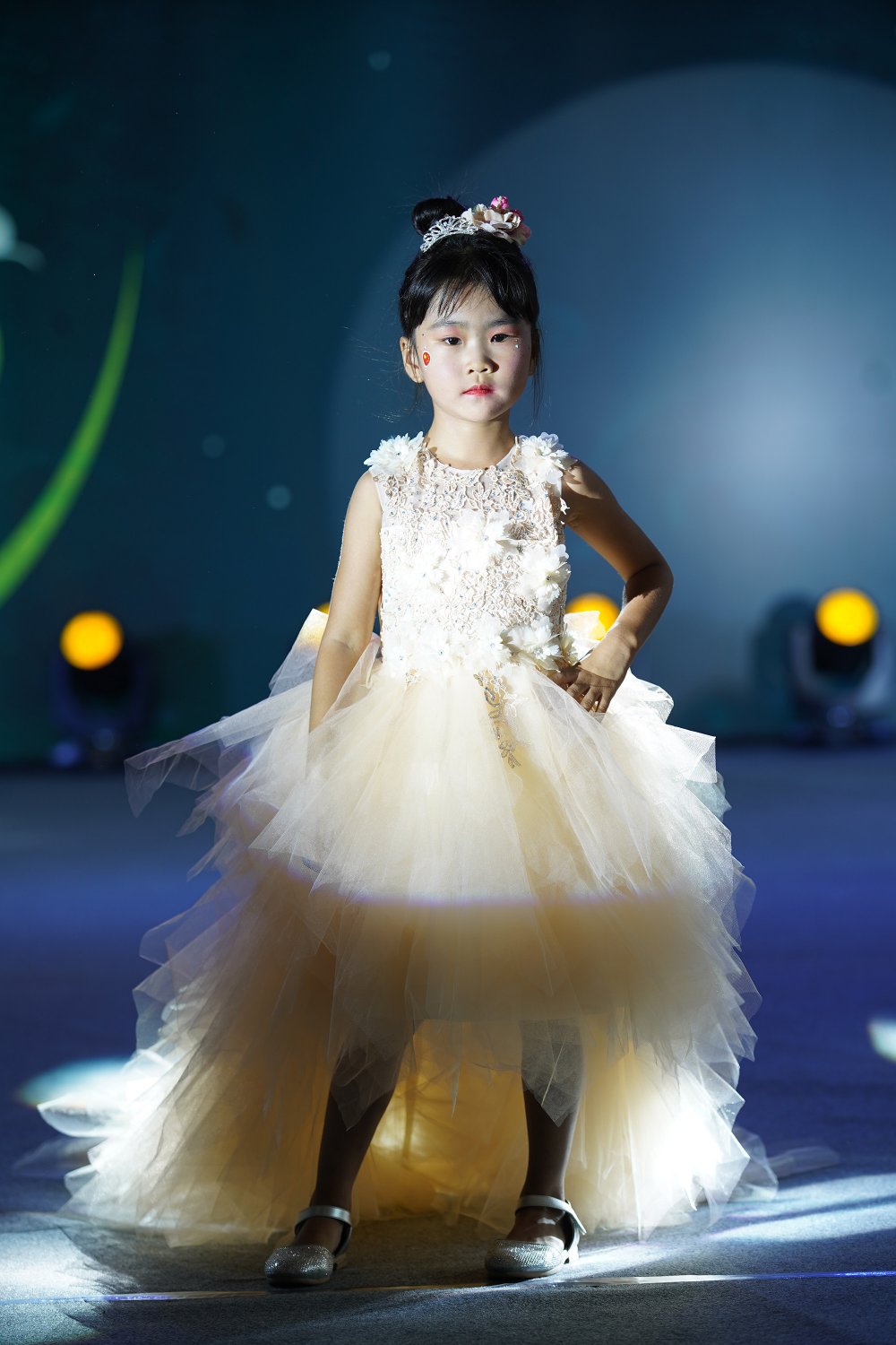 第001期超级童模平面摄影周展第002期开始报名