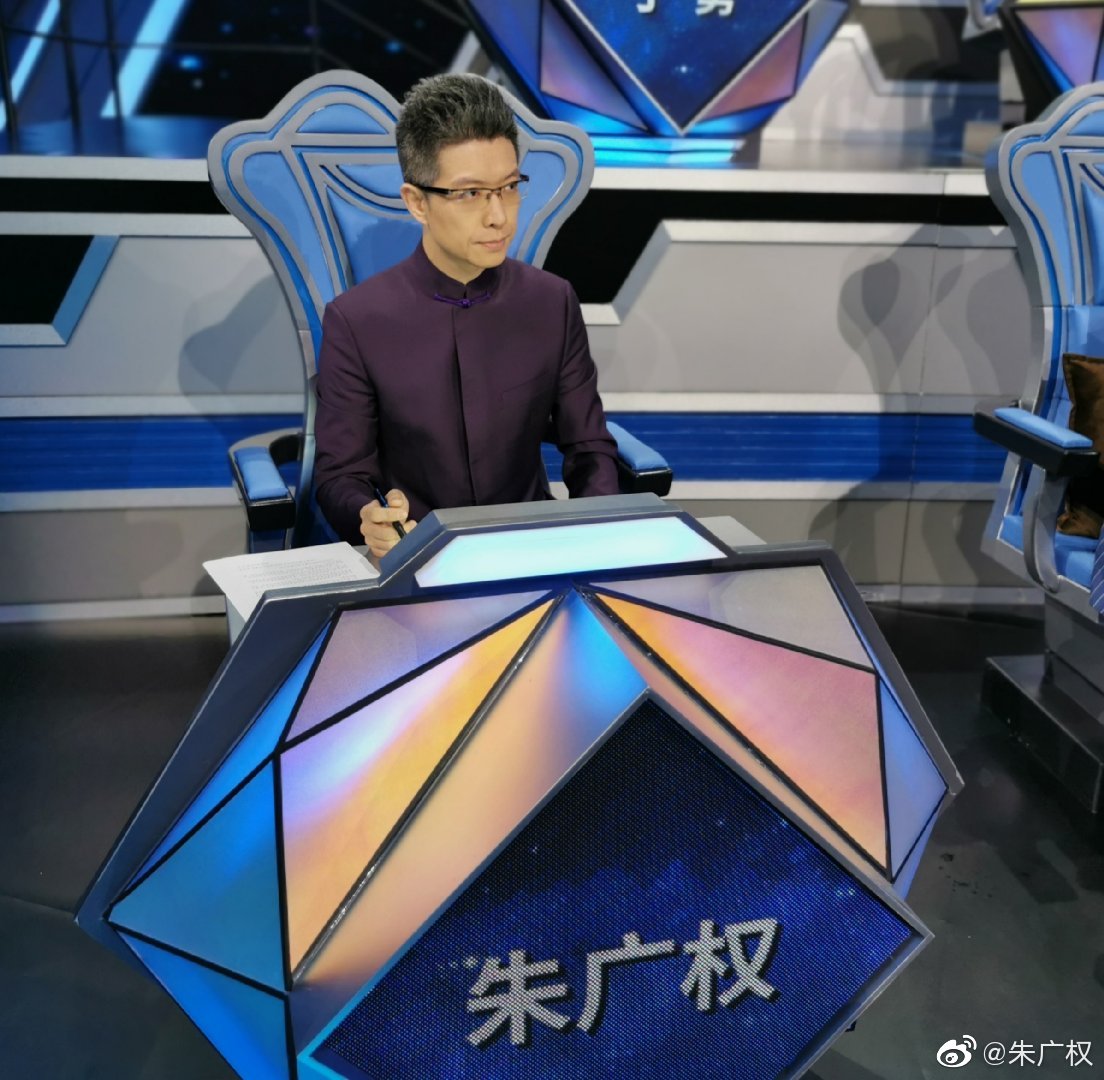 在李佳琦直播间上网课为了湖北朱广权拼了连蓬松的头发都会