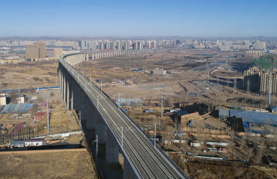 激动朝阳境内第二条高铁开进和谐号啦