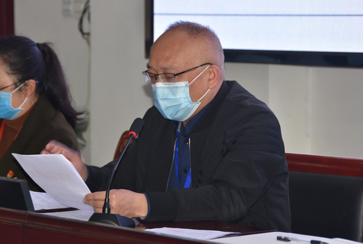 分管德育副校长石玉结合已经复课的高三年级管理经验对老师们提出了