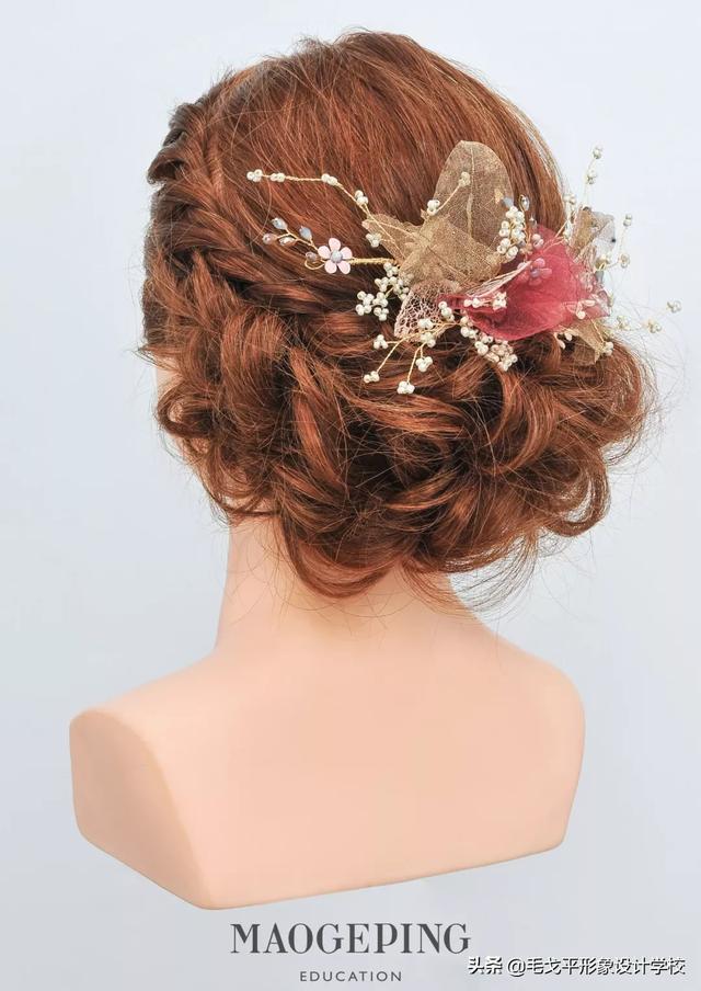 空气感盘发 唯美鲜花=最抢眼的新娘发型!