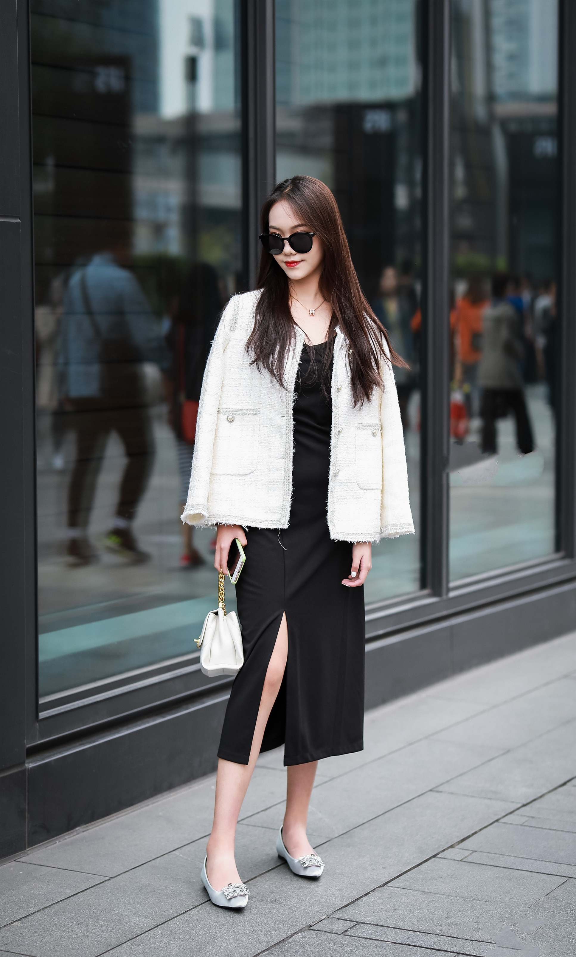 黑白配才是时尚圈王道,搭配出慵懒随意的时尚感