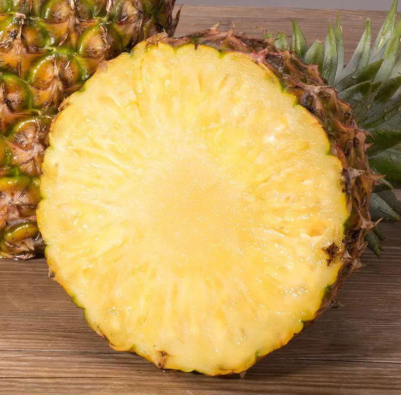 树上熟的金钻凤梨,果肉甜至果芯,尽享舌尖芬芳甜蜜_菠萝