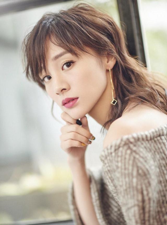 难怪老薛能够承认她是女友,反观李雨桐经常的闹腾,成为了老薛下半生的