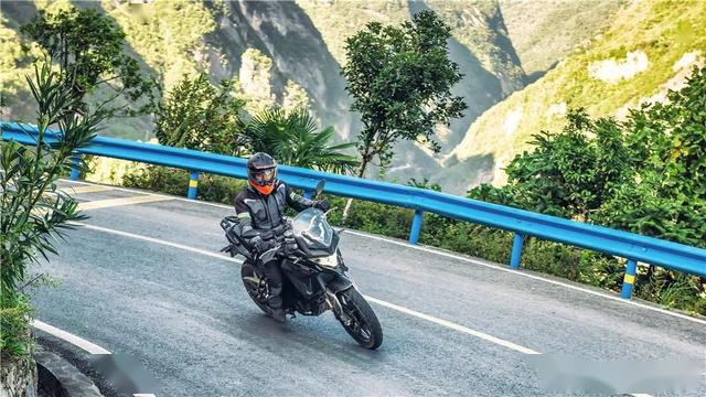 无极降低坐高的650ds还硬得起来么