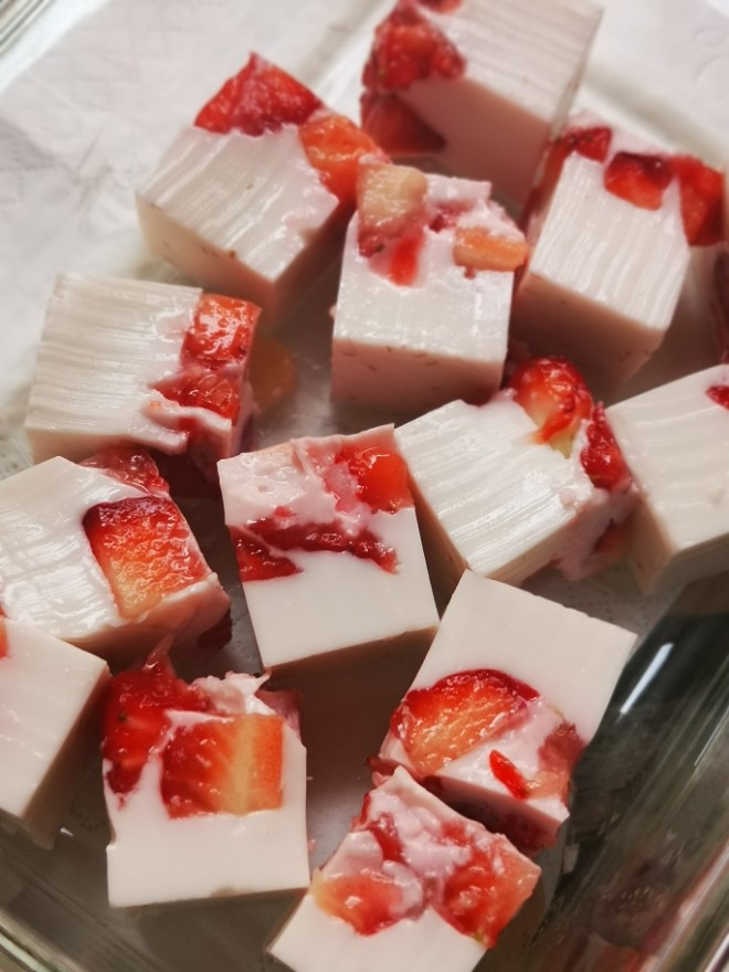 美炸天的草莓椰奶冻