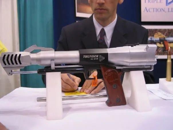 特种兵才玩得转沙漠之鹰拿着它上战场只会被老兵油子当傻子打