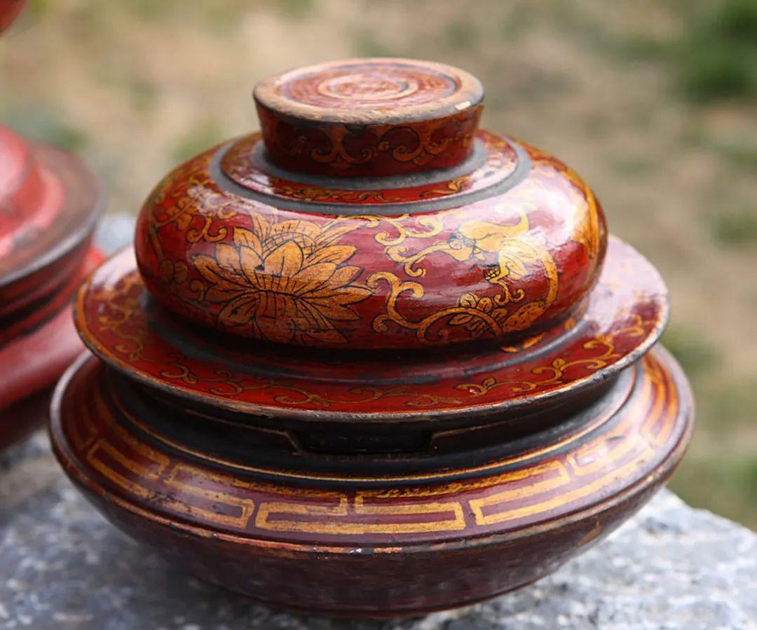 陪伴了主人半辈子的藏式木碗一只上等的木碗,有的价值相当于10头