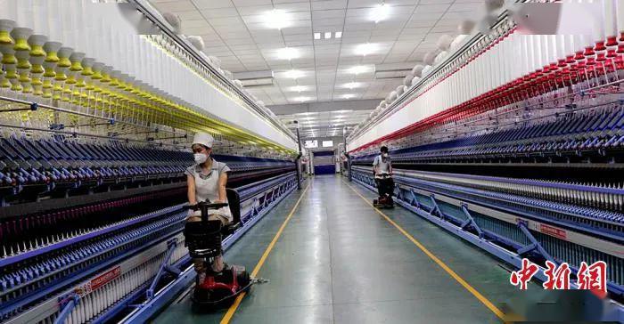 漂浮于水波之上""昆明斗南花卉市场交易回暖""上海第八批472名援鄂